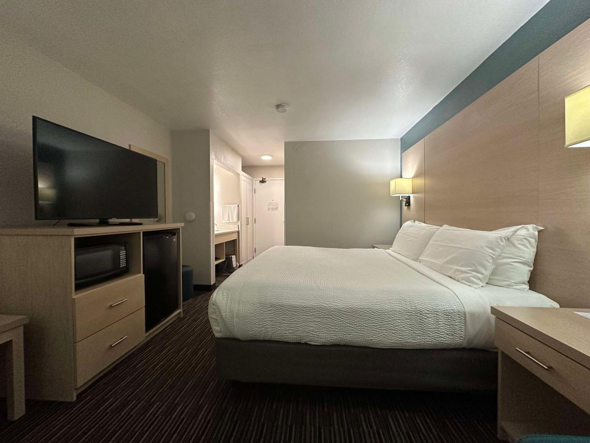 Best Western Watertown Exterior photo